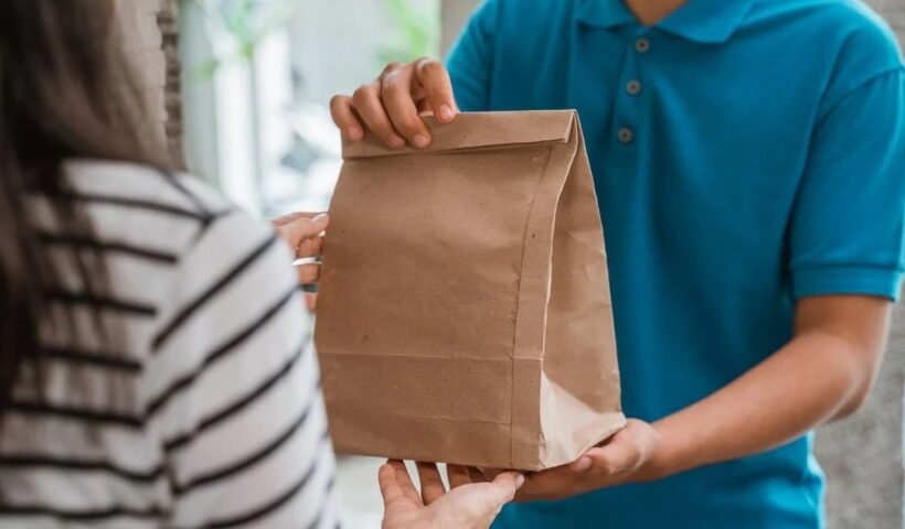 अचारी चिकन ने बनाई जोड़ी, डिलीवरी बॉयˈ के प्यार में पड़ी युवती, जानिए पूरा मामला…ˌ