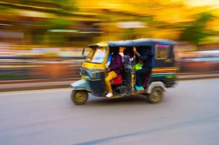 ऑटो में लाखो रुपये से भरा बेगˈ भूल गया था यात्री, फिर ऑटो वाले नो जो किया जान कर यकीन न होगाˌ