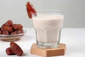 रात में बिस्तर पर जाने से पहलेˈ खाले आप भी दूध में भिगे हुए 2 खजूर, फिर देखें क्या होता हैं…ˌ