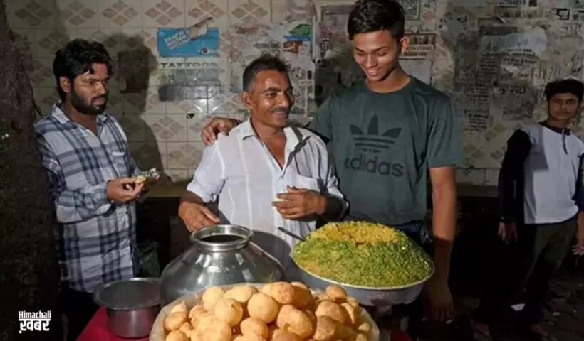 10ˈ की उम्र में छोड़ा घर। सड़कों पर बेचे गोलगप्पे। आज है टीम इंडिया का बेहतरीन खिलाडी