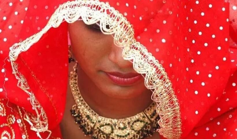 6 साल की मासूम को रोता छोड़ गायब हो गई मां, अलमारी देख पति के उड़े होश… WhatsApp ने उलझाई गुत्थी