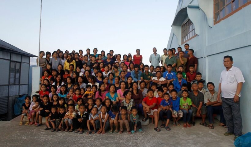 60KGसब्जी45KG चावल25KG दाल40 मुर्गे सब​ एक दिन में चट कर जाता है दुनिया का सबसे बड़ा परिवार