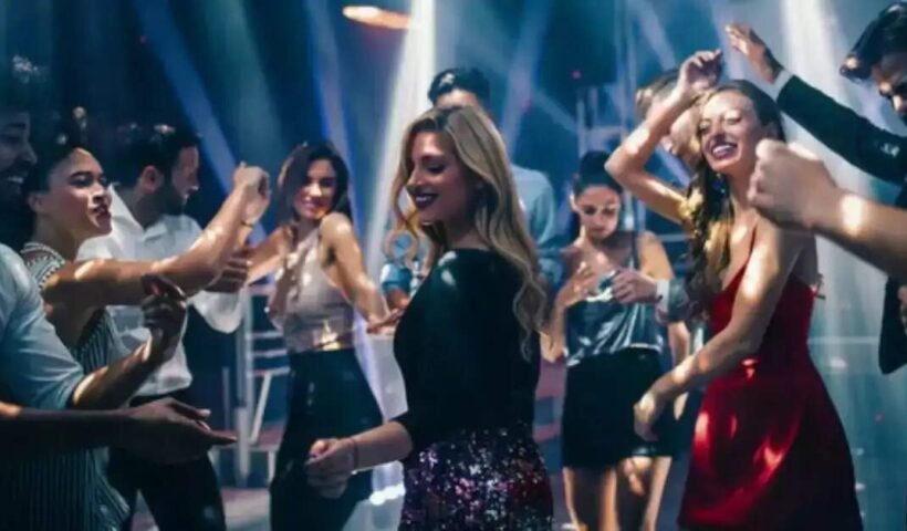 Nightoutके लिए बेस्ट हैं Delhi​ की ये 5 जगहें रात 10 बजे के बाद विदेशों जैसा होता है माहौल