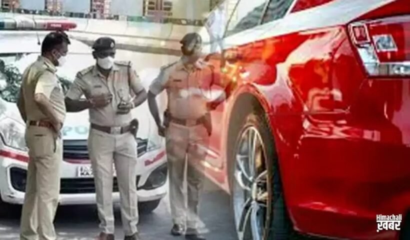 अचानकˈ हिलने लगी सड़क किनारें खड़ी लाल कार, अंदर वो दिखा जिसकी उम्मीद नहीं थी