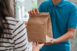 अचारीचिकन ने बनाई जोड़ी, डिलीवरी​ बॉय के प्यार में पड़ी युवती, जानिए पूरा मामला…