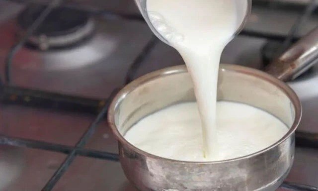 इनˈ बर्तनों में भूलकर भी ना उबाले दूध वरना शरीर में बन जाएगा जहर