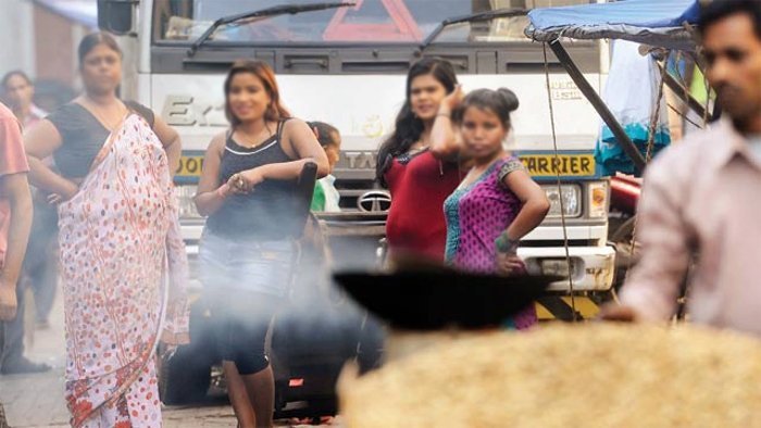 इसगांव में घरवाले अपनी बेटियों​ से कराते हैं देह व्यापार, कम उम्र में लड़कियां हो जाती है जवान