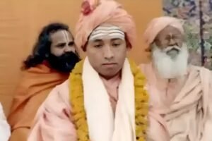 इसी इंसान के कारण योगी आदित्यनाथ ने त्याग दिया था सब कुछ देखिए गुरु-शिष्य की अनदेखी तस्वीरें