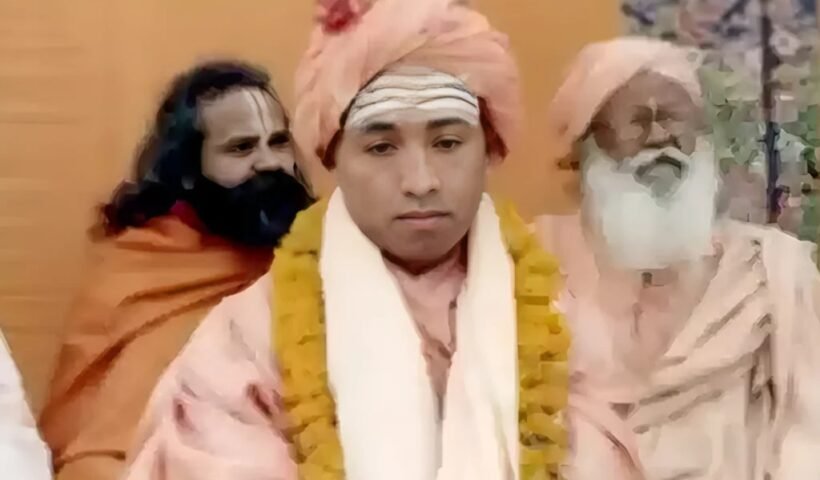 इसी इंसान के कारण योगी आदित्यनाथ ने त्याग दिया था सब कुछ देखिए गुरु-शिष्य की अनदेखी तस्वीरें