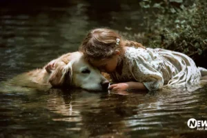 कुत्तेने निभाया वफादारी का फ़र्ज़,​ छोटी सी बच्ची को नदी में गिरने से बचाया, Video वायरल