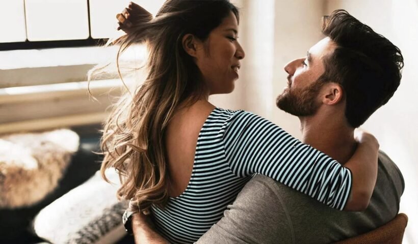 क्या संबंध बनाते वक्त बढ़ जाता है हार्ट अटैक का खतरा? डॉक्टरों ने बताई असली वजह