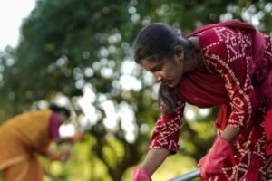 चाची के साथ खेत गई भतीजी, अचानक हो गई गायब, सुबह मिली ऐसी हालत में, फटी रह गई मां की आंखें