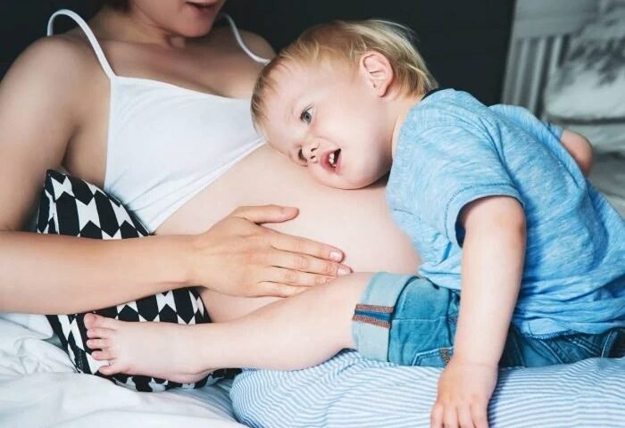 जानिए 2 बच्चों के बीच कितना होना चाहिए उम्र का अंतराल? जल्दी मां बनने के होते हैं ये नुकसान