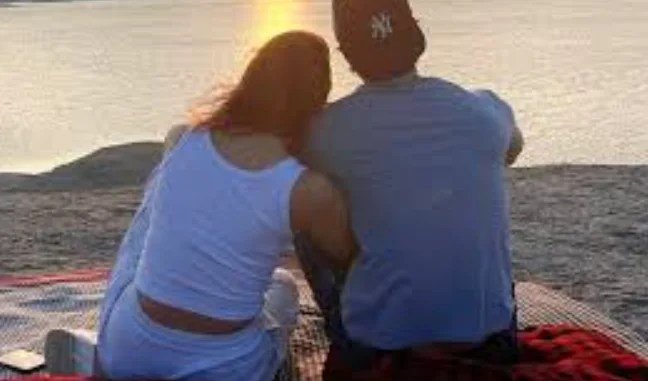 झील किनारे बॉयफ्रेंड के साथ बर्थडे मना रही थी बेटी, पीछे से आया पिता… फिर आगे जो हुआ