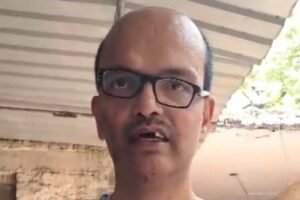 टूटी सड़क का मजाक बनाया तो‌‌‌ पीटा, 3 दांत तोड़े, टूटे दांत हाथ में देकर बोला- ‘लो बन गई सड़क’