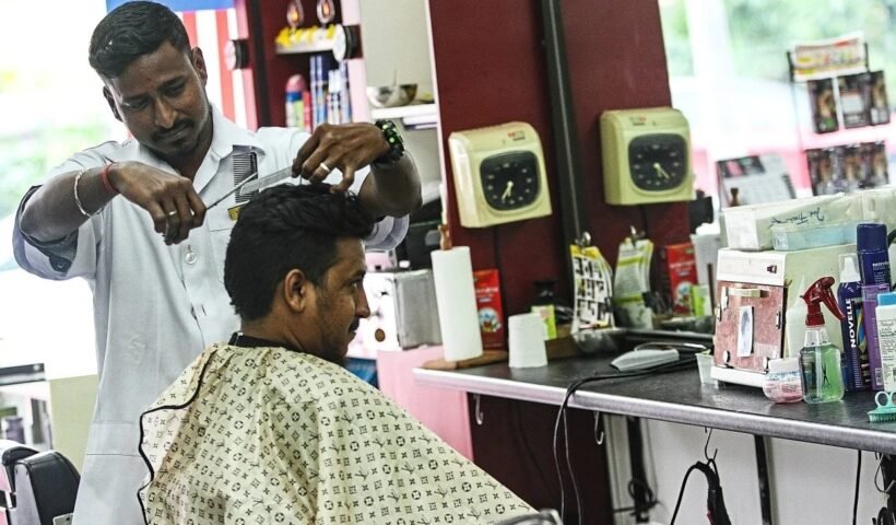 दुनिया में नाई होते ही नहीं हैं बाल कटवाने गए शख्स ने ऐसा क्यों बोला?