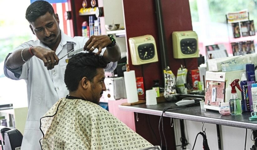 दुनियामें नाई होते ही नहीं​ हैं बाल कटवाने गए शख्स ने ऐसा क्यों बोला?