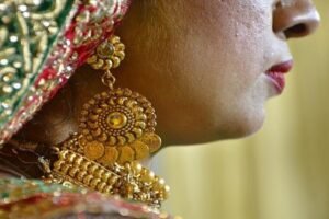 दुल्हनने शादी की रात सेक्स​ से किया इनकार, दूल्हा बोलाः लडकी नही ये तो…मची खलबली