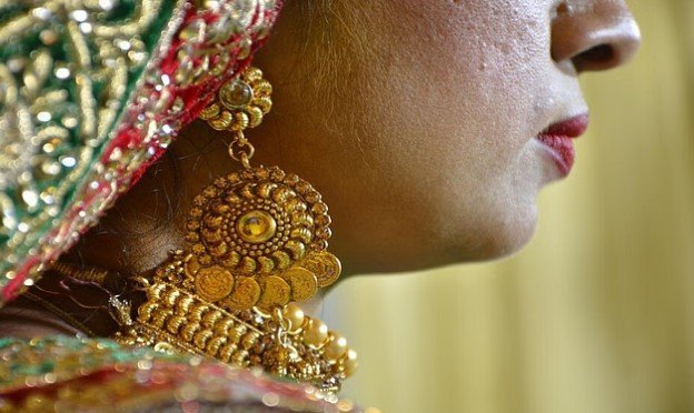 दुल्हनने शादी की रात सेक्स​ से किया इनकार, दूल्हा बोलाः लडकी नही ये तो…मची खलबली