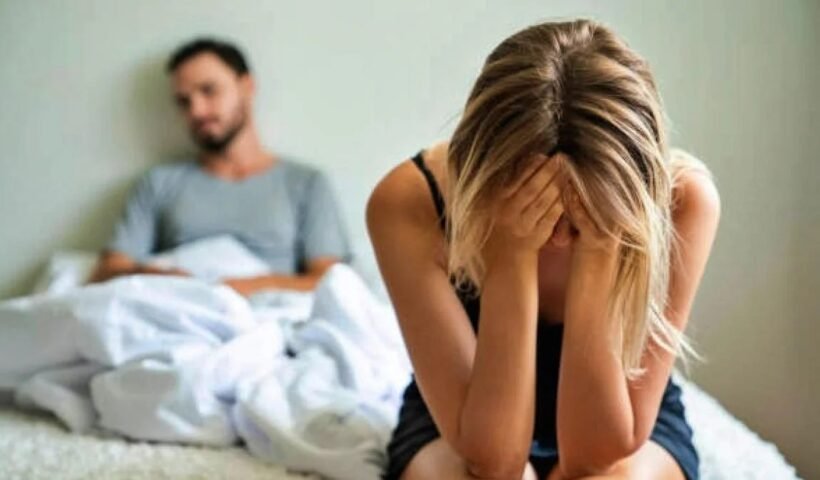 पति से लड़ दूसरे कमरे में सो गई बीवी, आधी रात गया मनाने-सीन देख उडे होश