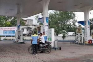 पेट्रोलˈ पंप पर फ्री मिलती है ये 9 चीजें तेल भरवाने के साथ जरूर जान लें कार-बाइक सवार