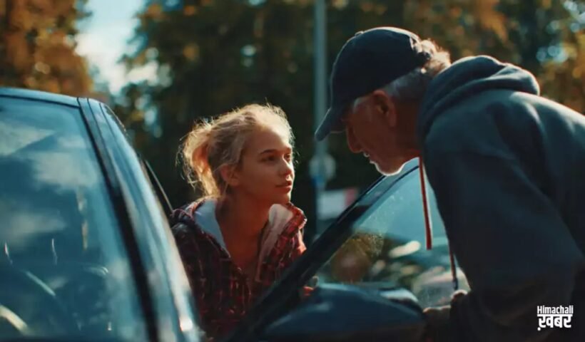 प्रेमी संग गुलछर्रे उड़ाती नजर आई पिता को बेटी, फिर जो हुवा बार बार देखेंगे वीडियो