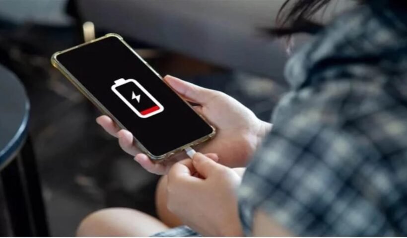 फोन की बैटरी जल्दी खत्म हो जाती है? अपनाएं ये 10 आसान टिप्स और दिनभर टेंशन फ्री रहें!