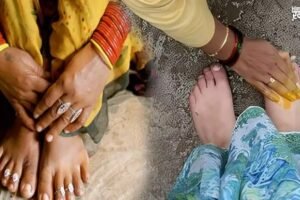 भूलकरˈ भी इन 5 लोगों के पैर मत छूना ऐसा करने से लगता है पाप बर्बाद हो जाएंगे