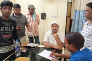 मांˈ का मंगलसूत्र बेचकर पिता के ऑटो का चालान भरने आया बेटा फिर RTO ने जो किया बन गया मिसाल