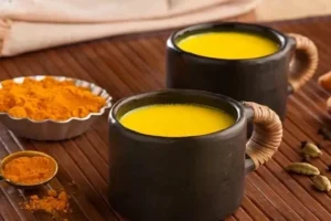 रातको सोते समय हल्दी वाला​ दूध पीने से जड़ से खत्म हो जाते हैं यह 3 रोग.