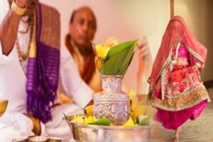 शादी करा रहे पंडित के साथ ही भाग गई दुल्हन साथ ले उड़ी 1.5 लाख के गहने