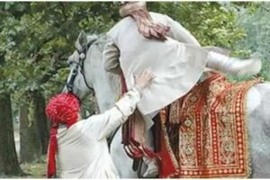 सिंदूरˈ लगाने जा रहे दूल्हे के मोबाइल पर अचानक आया ऐसा मैसेज देखते ही मंडप छोड़कर भाग निकला