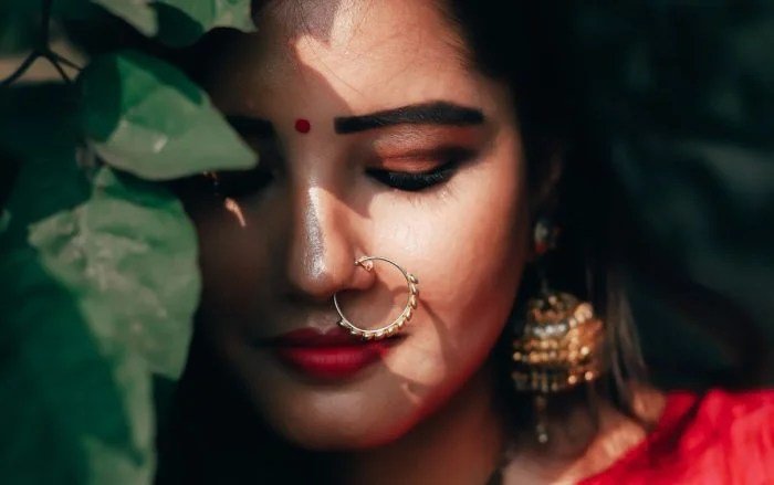 सुंदरता ही नहीं सेहत में भी चार चांद लगाती है बिंदी जानिए बिंदी लगाने के 6 बड़े फायदे