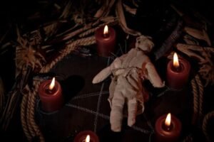 ‘ये टोटका कर लो, पैसों की बारिश होगी’, कहकर बुलाता था होटल, फिर करता था काला जादू, और…