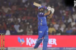 MI vs RCB: रोहित शर्मा ने रचा इतिहास, IPL में सर्वाधिक मैच खेलने के मामले में धोनी-कोहली की बराबरी​
