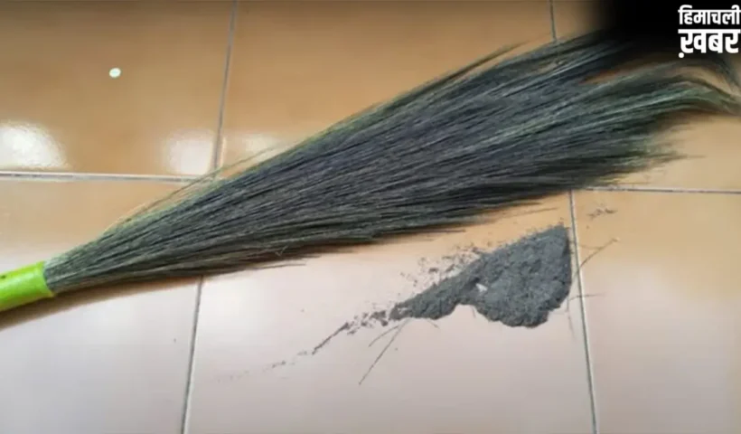 Vastu Tips For Jhadu : घर में अगर रखी हो टूटी हुई झाड़ू, तो तुरंत जानिए क्या हो सकता है इसका अंज़ाम