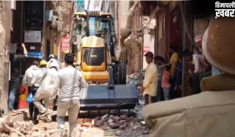 एक बार फिर दालमंडी में गरज रहा बुलडोजर, 45 घरों पर कार्रवाई; भारी पुलिस बल तैनात​