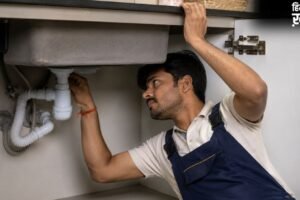 किचन सिंक के पाइप की ब्लॉकेज दूर करने के लिए अपनाएं ये आसान तरीके, बरतें ये सावधानी​
