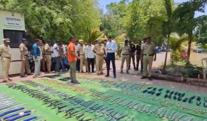 तलवार, खंजर और… घर में रखे थे 4796 धारदार हथियार, कीमत 43 लाख; देख दंग गए रह गई नांदेड़ पुलिस