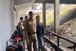 पालतू कुत्ते की बेल्ट से गला घोंट के कर दी पत्नी की हत्या, अब कोर्ट ने पति को सुनाई कड़ी सजा