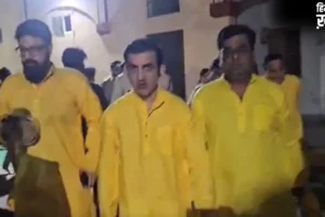 मां पीतांबरा के दर्शन करने दतिया पहुंचे हेड कोच गौतम गंभीर, धूमावती आरती में हुए शामिल​