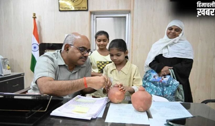 ​मासूम की गुल्लक पर पड़ा ‘डाका’, सिसकती बच्ची की कहानी सुन पसीजा कानपुर DM का दिल​