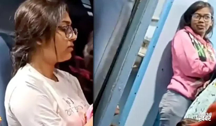 ​​ट्रेन में सरेआम लड़की ने किया इतना गंदा काम सब देखते रहे किसी ने नहीं रोका देखें Video​​​​​