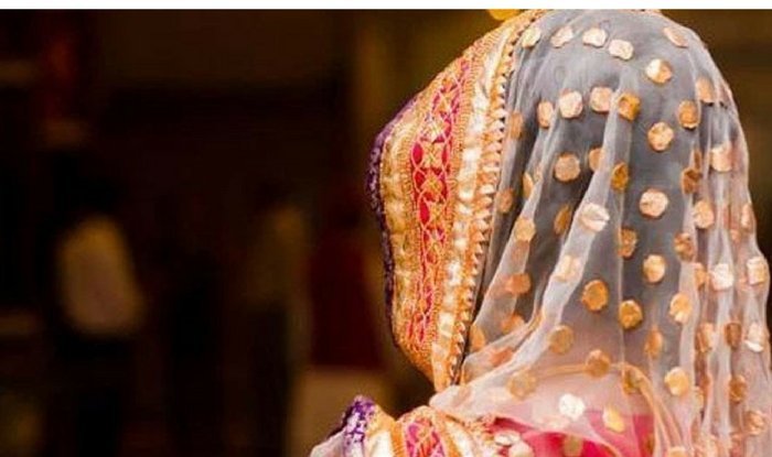 ​​दुल्हन की मुँह दिखाई रस्म में पहुंची एक महिला ने कही ऐसी बात कि चलने लगे लात और घूंसे​​​​​