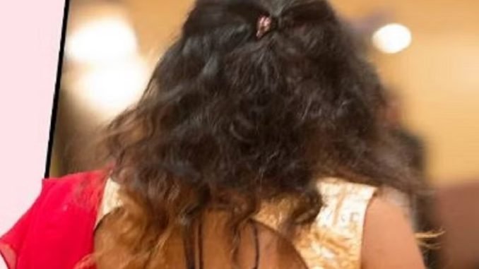 ​​पत्नी के कपड़े पहनता था पति पहले समझी मजाक. फिर करवाते दिखा कुछ ऐसा हुई बेहोश​​​​​