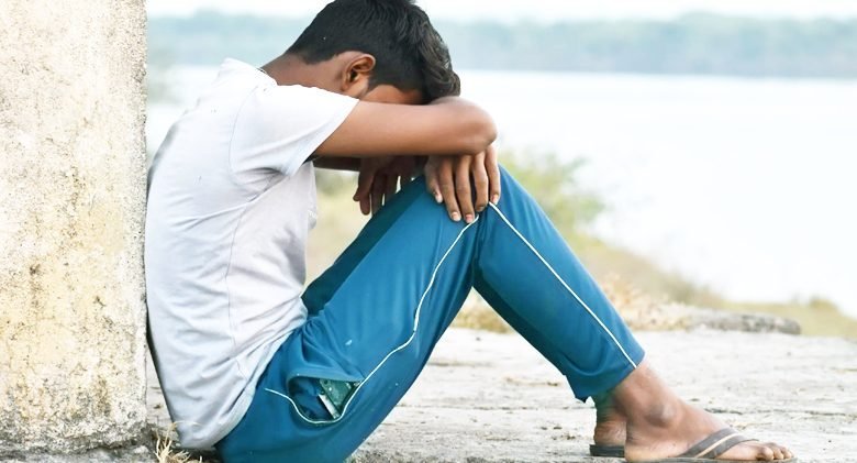 ​​मरती मां को छोड़ पिता बना रहे थे संबंध बेटे ने देखा तो लेनी चाही बाप की जान लेकिन फिर..​​​​​
